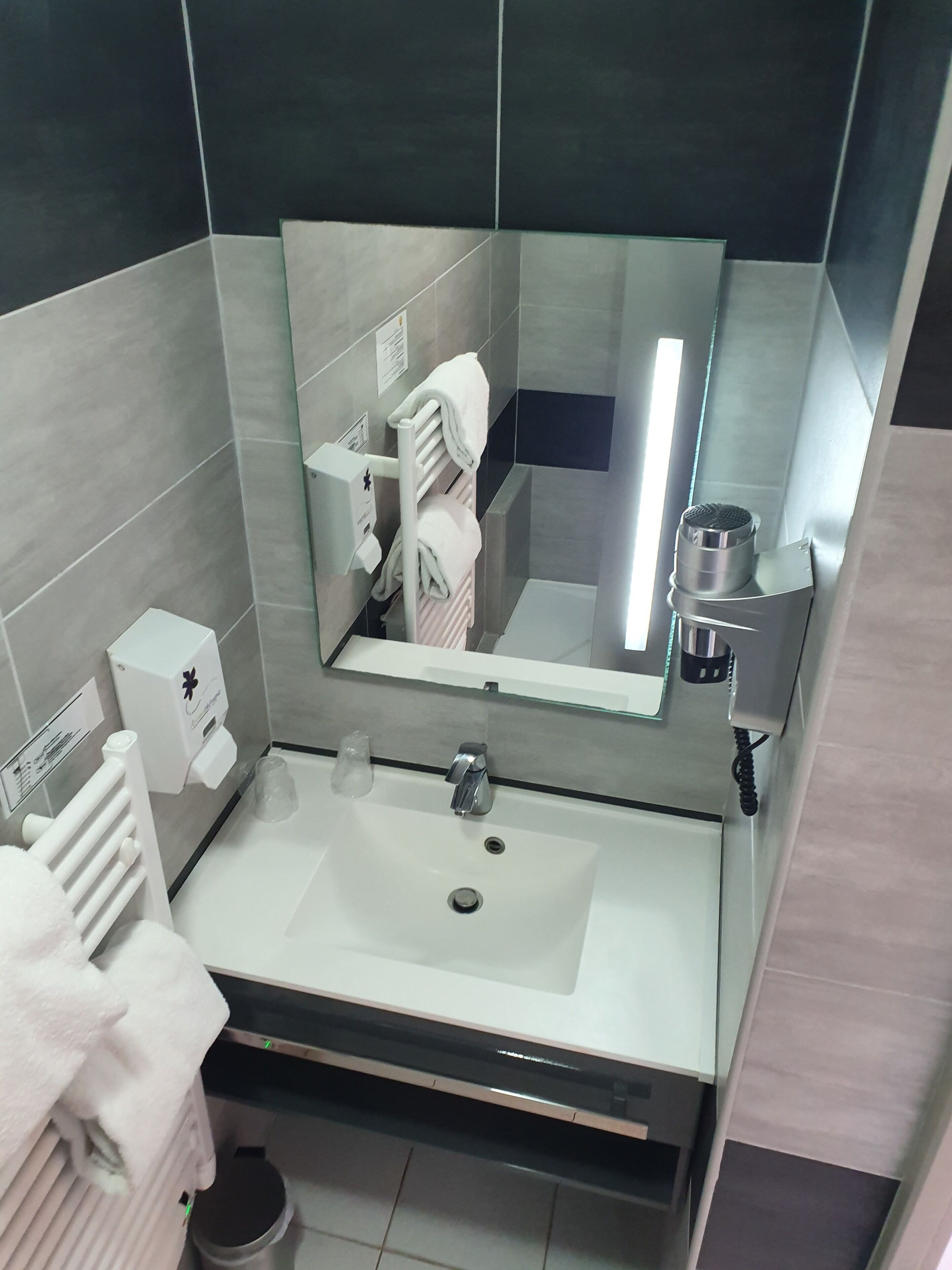 comfort double room, accessible | bathroom sink