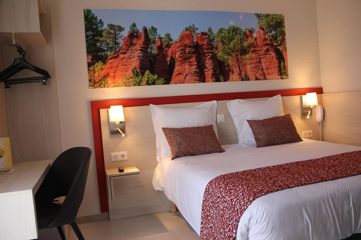 Premium bedding, blackout curtains, iron/ironing board (on request)