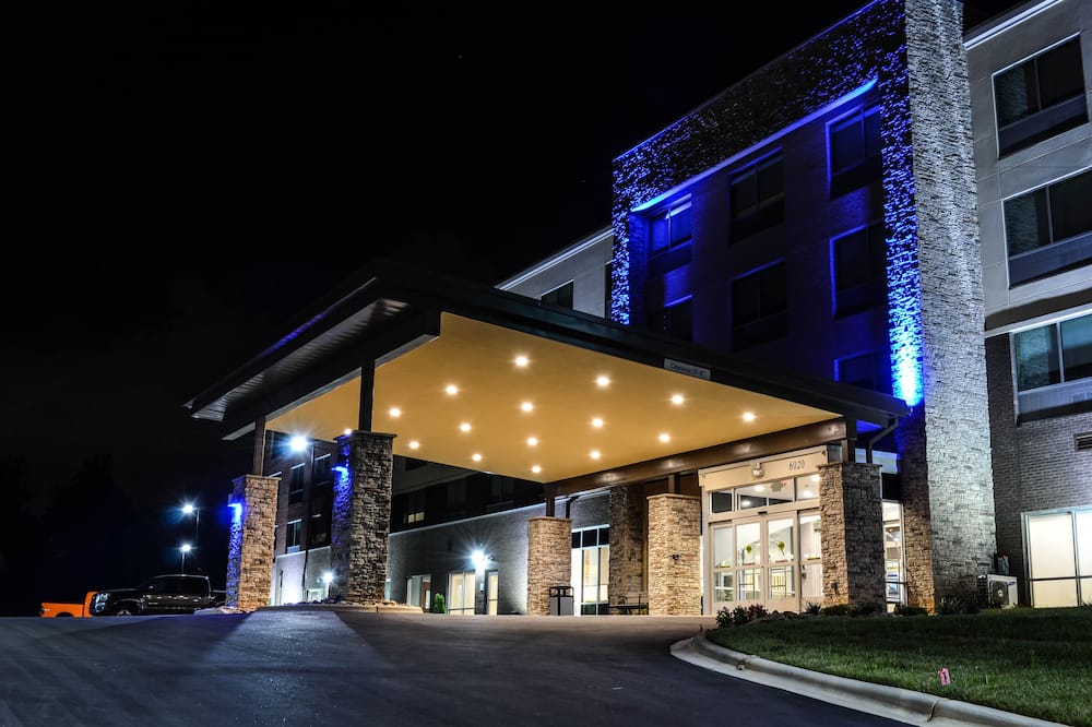 Holiday Inn Express & Suites Charlotte NE - University Area by IHG