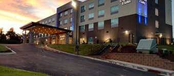 Holiday Inn Express & Suites Charlotte NE - University Area by IHG