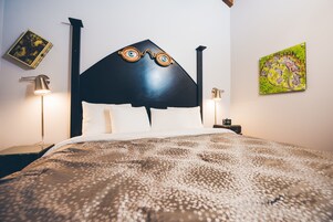 Deluxe Cottage, 1 King Bed, Jetted Tub | 1 bedroom, individually furnished, free WiFi, bed sheets