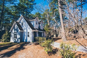 Vista frontal de la propiedad