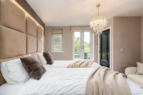 Deluxe Villa, 6 Bedrooms, River View, Garden Area | 1 bedroom, iron/ironing board, free WiFi, bed sheets
