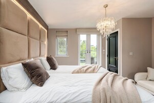 Deluxe Villa, 6 Bedrooms, River View, Garden Area | 1 bedroom, iron/ironing board, free WiFi, bed sheets