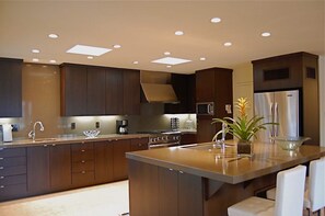 Apartment, 3 Bedrooms | Private kitchen | Fridge, microwave, coffee/tea maker - Silver Orchid (Palm Springs)