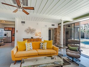 Ferienhaus, Mehrere Betten (Lucy I'm Home) | Wohnzimmer | DVD-Player