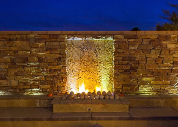 House, Multiple Beds (Bella Villa de Mission) | Fountain - Bella Villa de Mission (Rancho Mirage)