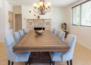 Apartment, 3 Bedrooms | Dining