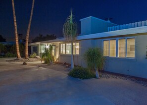 Apartment, 3 Bedrooms | Property entrance