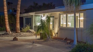 Apartment, 3 Bedrooms | Property entrance