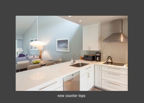Departamento, 2 habitaciones | Cocina privada | Refrigerador, microondas, horno y parrilla de estufa 