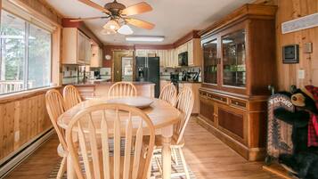 Standard House, 3 Bedrooms | In-room dining