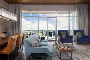 套房, 1 张特大床 | 意大利 Frette 床单、高档床上用品、客房内保险箱、办公桌