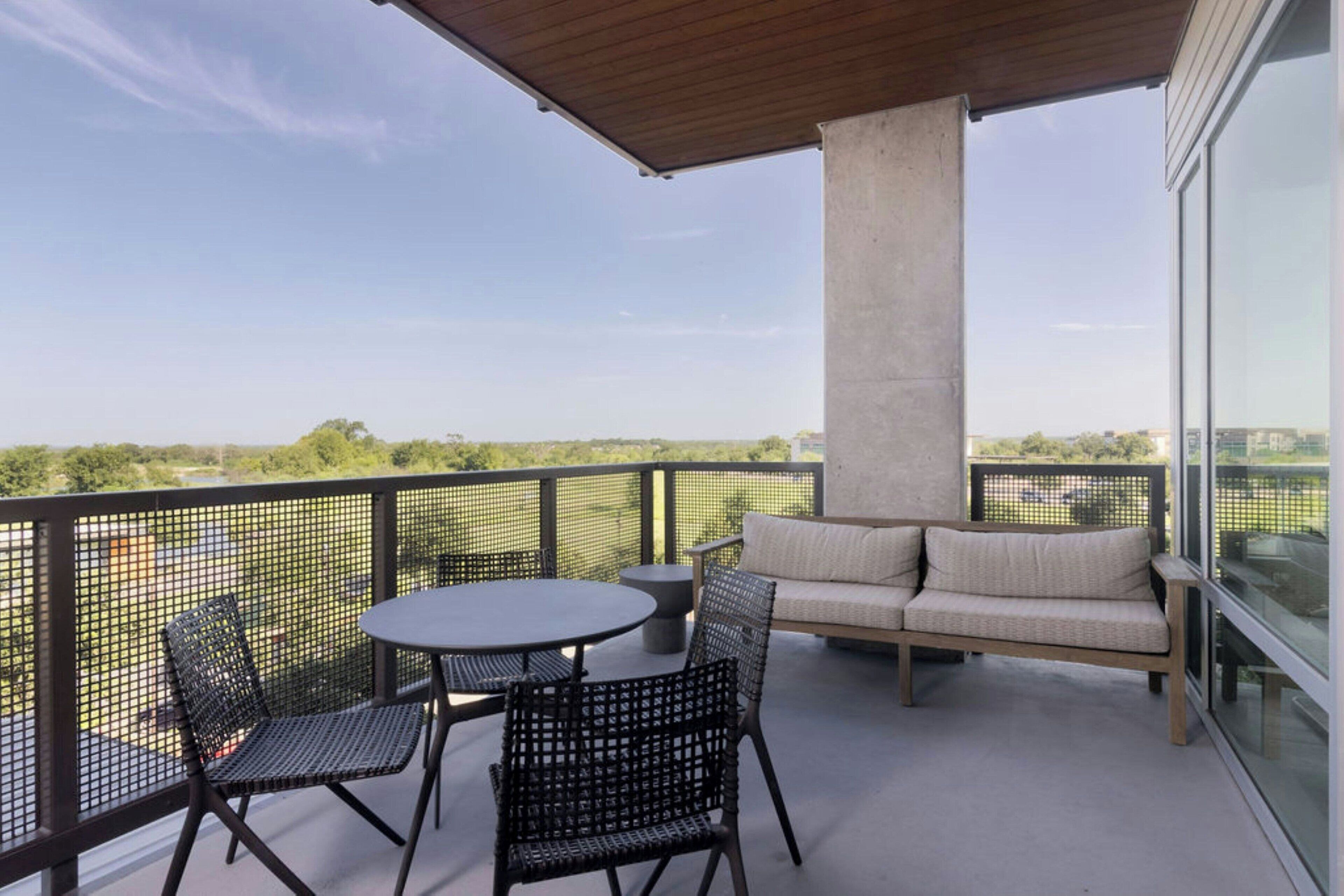 suite, 1 king bed, non smoking, lake view (balcony) | frette italian sheets, premium bedding, in-room safe, desk