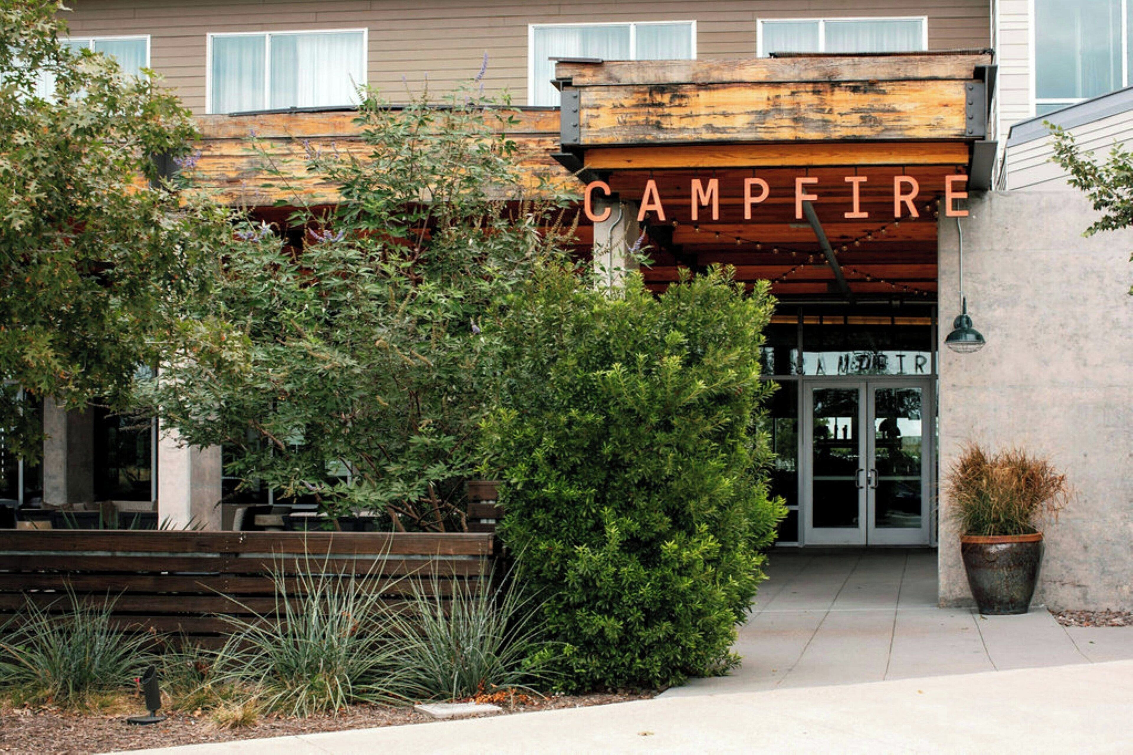 breakfast, lunch, dinner served; southern cuisine