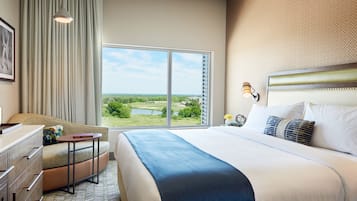 Frette Italian sheets, premium bedding, in-room safe, desk