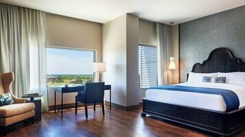 Executive Room, 1 King Bed, Non Smoking | Frette Italian sheets, premium bedding, in-room safe, desk