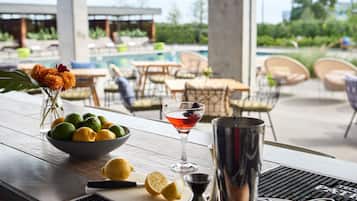 Breakfast, lunch, dinner served; southern cuisine