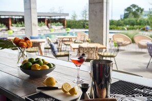 Breakfast, lunch, dinner served; southern cuisine  - The Stella Hotel, Autograph Collection (Bryan)