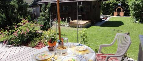 屋外ダイニングエリア