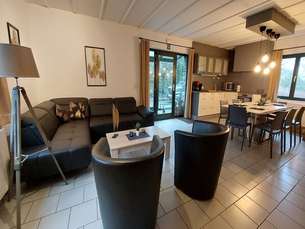 TV, fireplace, DVD player