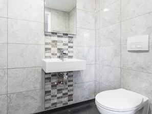 Bathroom - Blue Star House (Portsmouth)