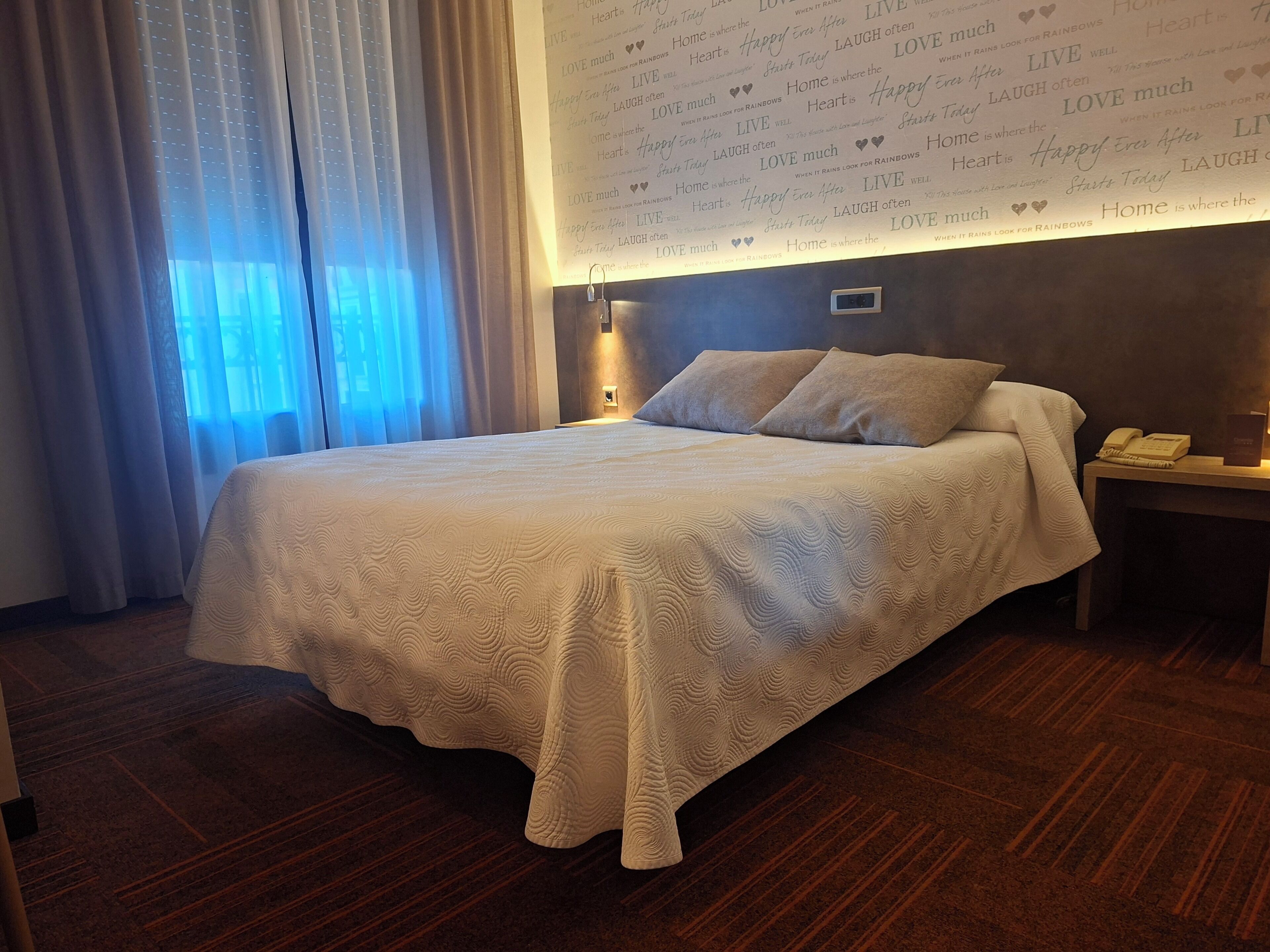 Wi-Fi gratuit, draps fournis