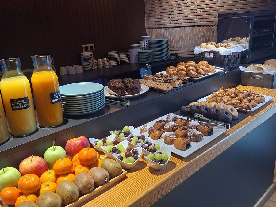 Petit déjeuner buffet (9.50 EUR par personne)