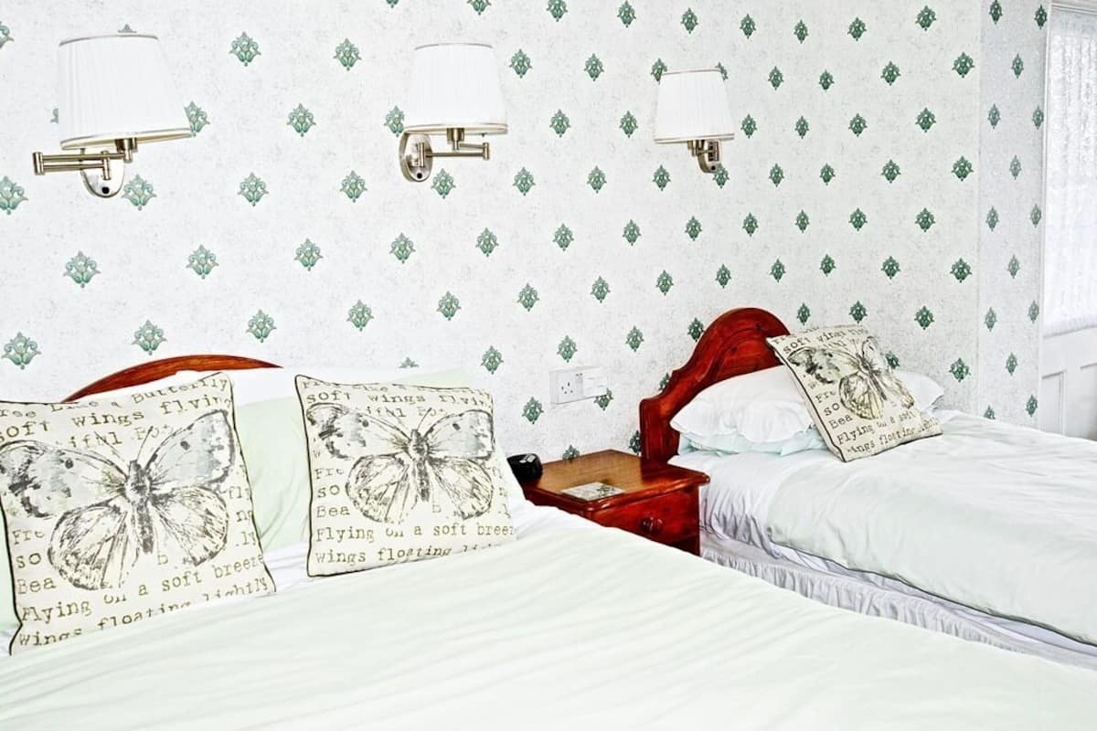 Chambre Double ou avec lits jumeaux, salle de bains attenante (Cormorant)
