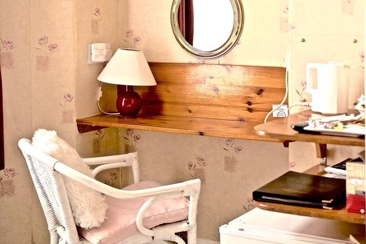 Chambre avec lits jumeaux, salle de bains attenante (Nightingale)