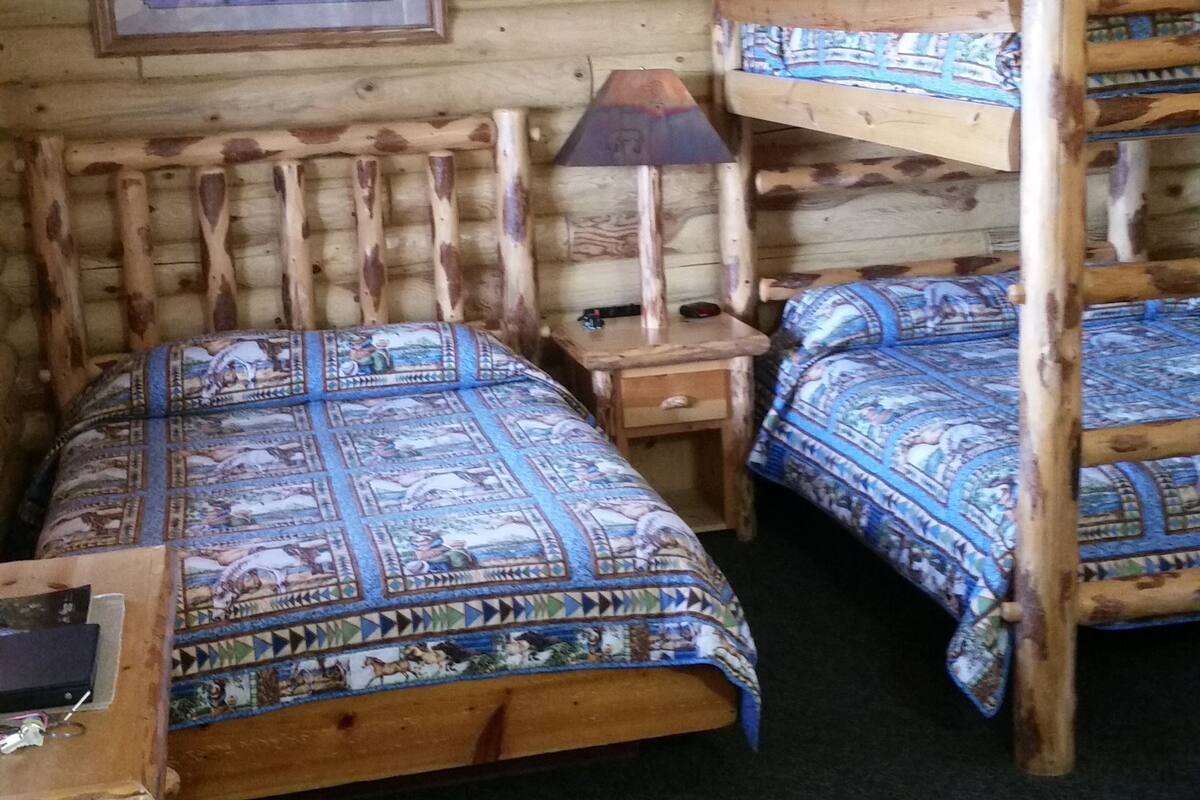 Cowboy Bunkhouse | Ropa de cama de alta calidad, wifi gratis y ropa de cama 