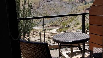 Standard Apartment, 1 Bedroom, Kitchenette, Mountain View | Balcony
