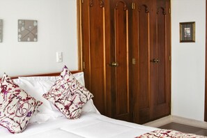 Chambre Simple Standard | Literie de qualité supérieure, minibar, coffres-forts dans les chambres