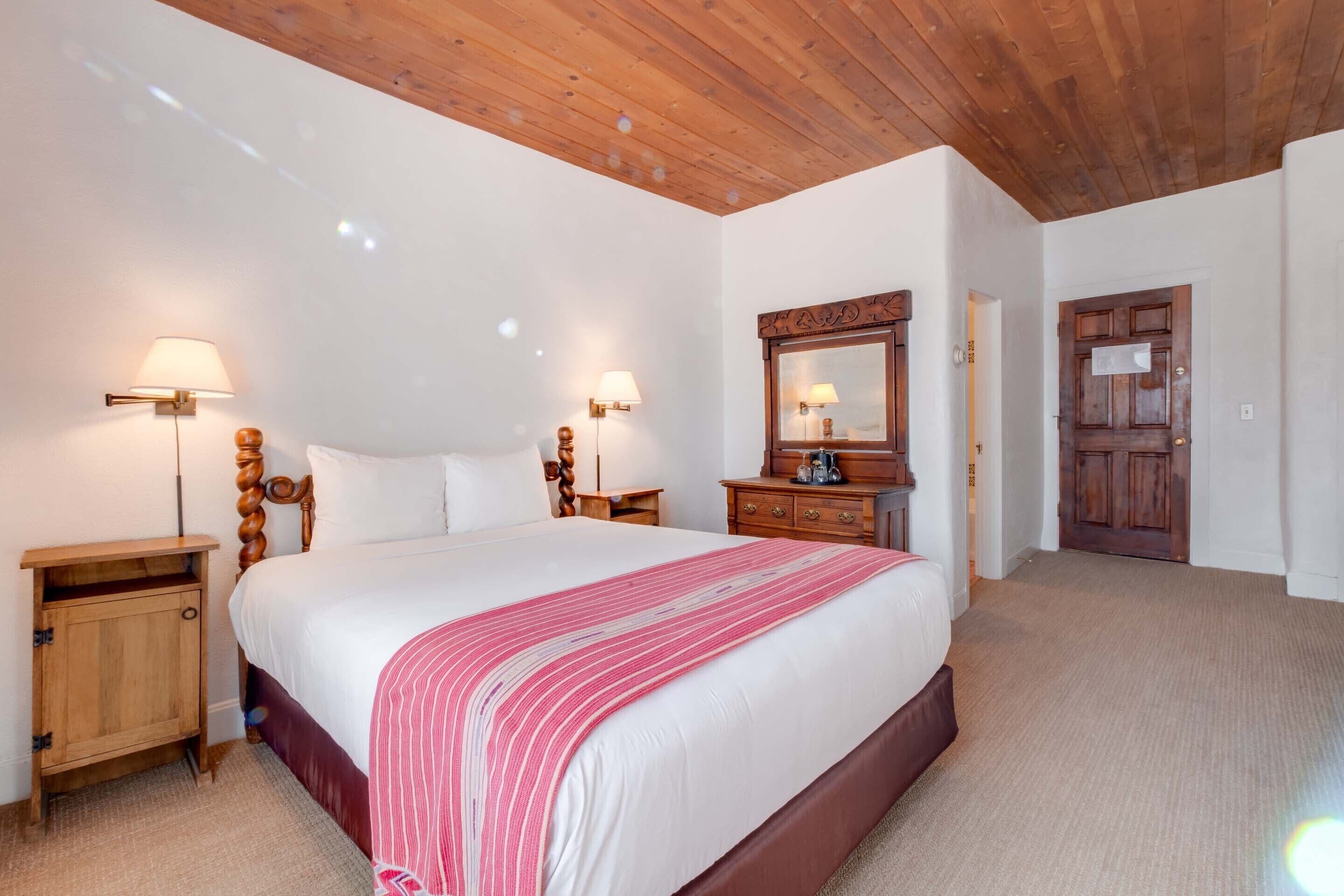 Habitación clásica, 1 cama Queen size | Decoración personalizada y muebles diferentes 