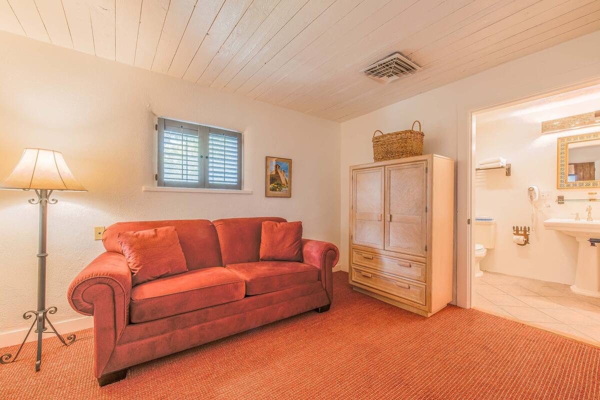 signature room, 1 queen bed with sofa bed | 1 bedroom, individually decorated, individually furnished