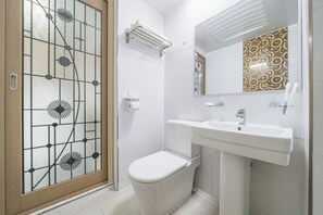 샤워 시설, 무료 세면용품, 헤어드라이어, 타월