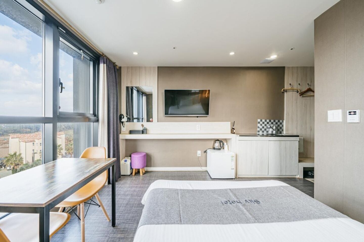 deluxe double room | blackout curtains, free wifi