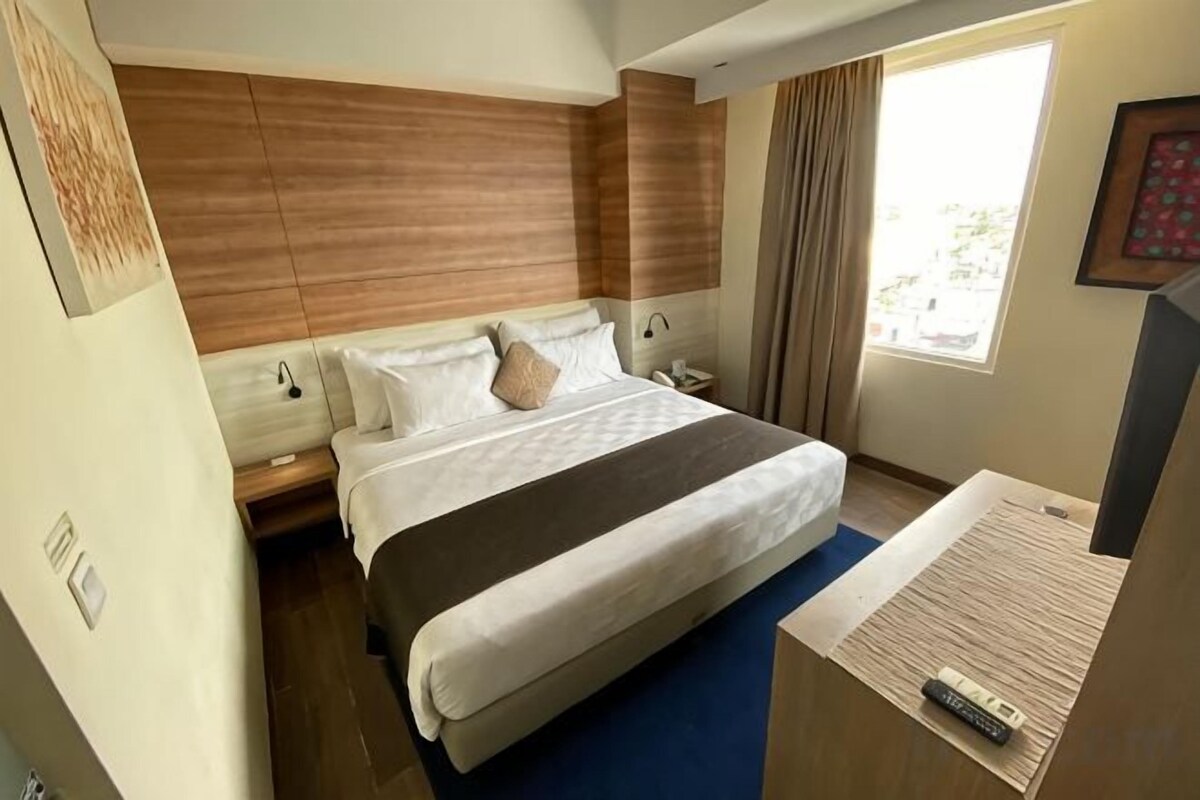 In-room safe, desk, blackout drapes, WiFi (free)