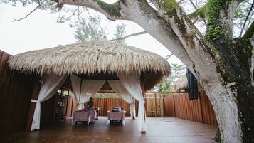 Outdoor treatment areas, sauna, body treatments, body scrubs, facials