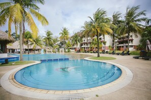 Outdoor pool, sun loungers