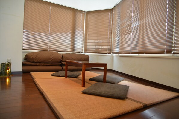 Corner Room | Free WiFi