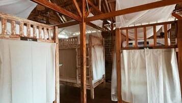 Eenvoudige slaapzaal | Een kluis op de kamer, gratis wifi, beddengoed