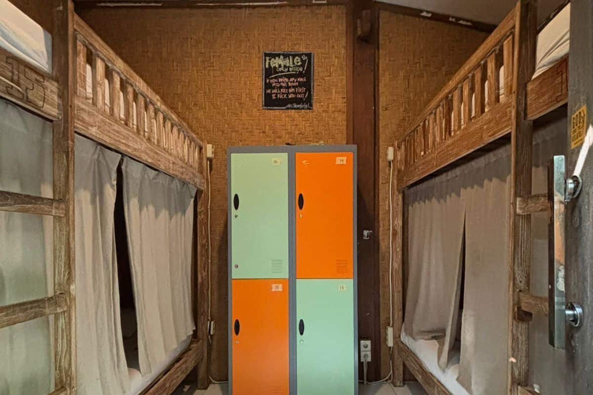 Dortoir Partagé Standard, femmes uniquement | Coffres-forts dans les chambres, Wi-Fi gratuit, draps fournis