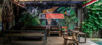 Da Housetel