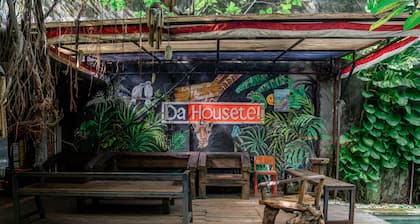 Da Housetel