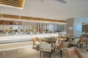 Desayuno buffet todos los días (con cargo)