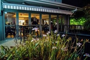 Food and drink - Potters Toowoomba Hotel (Toowoomba)
