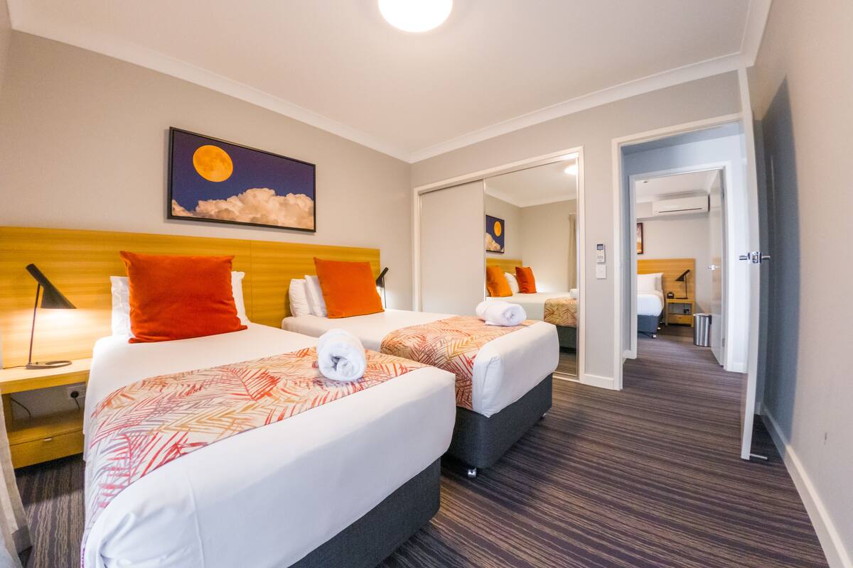 two bedroom apartment | 1 bedroom, in-room safe, blackout curtains, soundproofing