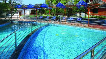 Outdoor pool, pool umbrellas, sun loungers