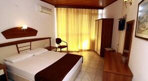 Minibar, in-room safe, desk, free WiFi